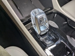 Volvo XC40 Plus B5 AWD 2026