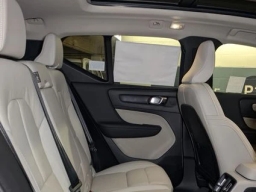 Volvo XC40 Plus B5 AWD 2026