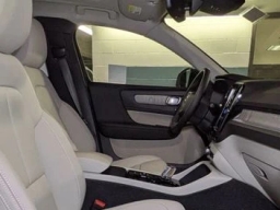 Volvo XC40 Plus B5 AWD 2026