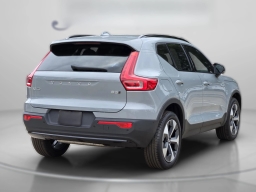 Volvo XC40 Plus B5 AWD 2026