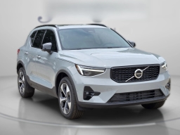 Volvo XC40 Plus B5 AWD 2026