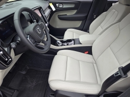 Volvo XC40 Plus B5 AWD 2026