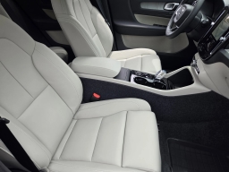 Volvo XC40 Plus B5 AWD 2026