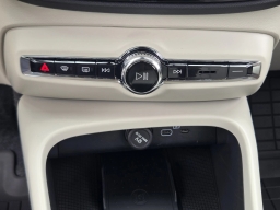 Volvo XC40 Plus B5 AWD 2026