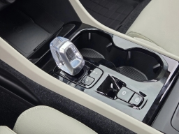 Volvo XC40 Plus B5 AWD 2026