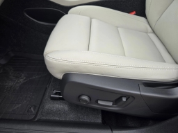 Volvo XC40 Plus B5 AWD 2026