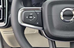 Volvo XC40 Plus B5 AWD 2026