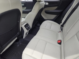 Volvo XC40 Plus B5 AWD 2026