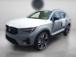 Volvo XC40 Plus B5 AWD 2026