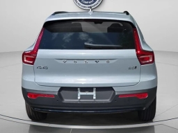 Volvo XC40 Plus B5 AWD 2026