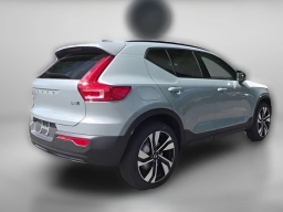 Volvo XC40 Plus B5 AWD 2026