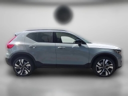 Volvo XC40 Plus B5 AWD 2026