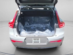 Volvo XC40 Plus B5 AWD 2026