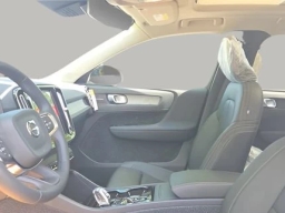 Volvo XC40 Plus B5 AWD 2026