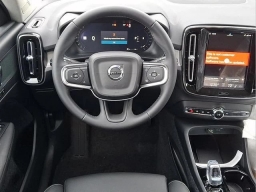 Volvo XC40 Plus B5 AWD 2026