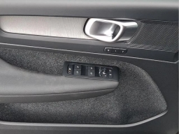 Volvo XC40 Plus B5 AWD 2026