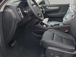 Volvo XC40 Plus B5 AWD 2026