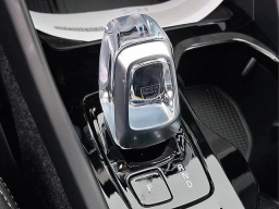 Volvo XC40 Plus B5 AWD 2026