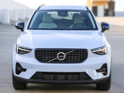 Volvo XC40 Plus B5 AWD 2026