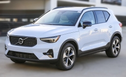 Volvo XC40 Plus B5 AWD 2026