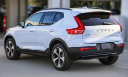 Volvo XC40 Plus B5 AWD 2026