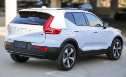 Volvo XC40 Plus B5 AWD 2026