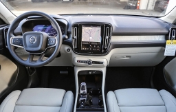Volvo XC40 Plus B5 AWD 2026