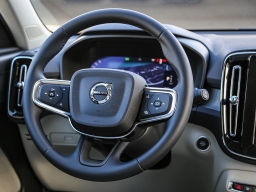 Volvo XC40 Plus B5 AWD 2026