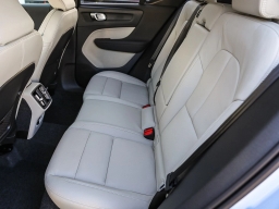 Volvo XC40 Plus B5 AWD 2026