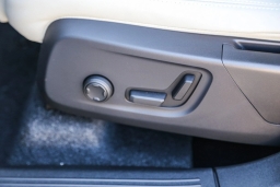 Volvo XC40 Plus B5 AWD 2026