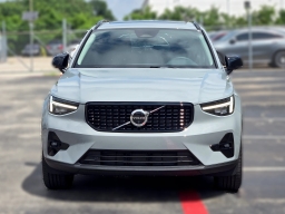 Volvo XC40 Plus B5 AWD 2026