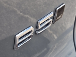 Volvo XC40 Plus B5 AWD 2026