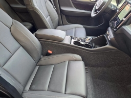 Volvo XC40 Plus B5 AWD 2026