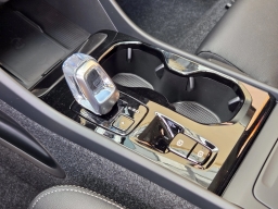 Volvo XC40 Plus B5 AWD 2026
