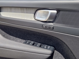 Volvo XC40 Plus B5 AWD 2026