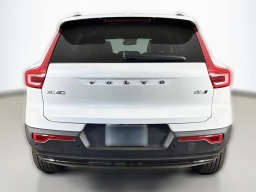Volvo XC40 Plus B5 AWD 2026