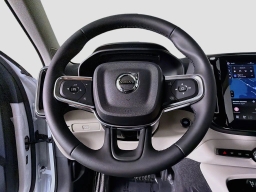Volvo XC40 Plus B5 AWD 2026