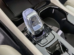 Volvo XC40 Plus B5 AWD 2026