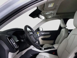 Volvo XC40 Plus B5 AWD 2026