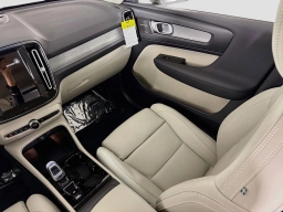 Volvo XC40 Plus B5 AWD 2026