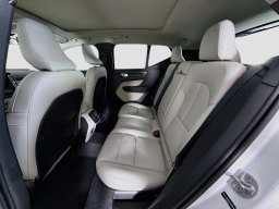 Volvo XC40 Plus B5 AWD 2026