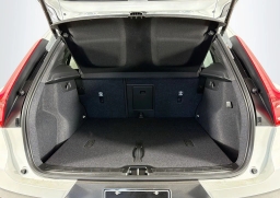 Volvo XC40 Plus B5 AWD 2026
