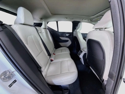 Volvo XC40 Plus B5 AWD 2026