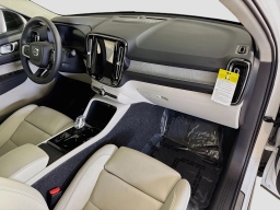 Volvo XC40 Plus B5 AWD 2026