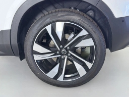 Volvo XC40 Plus B5 AWD 2026