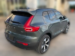 Volvo XC40 Plus B5 AWD 2026