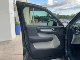 Volvo XC40 Plus B5 AWD 2026