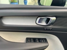 Volvo XC40 Plus B5 AWD 2026
