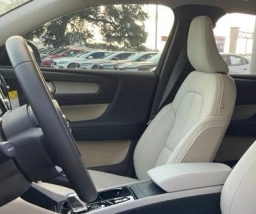 Volvo XC40 Plus B5 AWD 2026