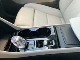 Volvo XC40 Plus B5 AWD 2026